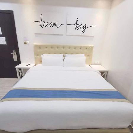 Hampton Suites Davao City Εξωτερικό φωτογραφία