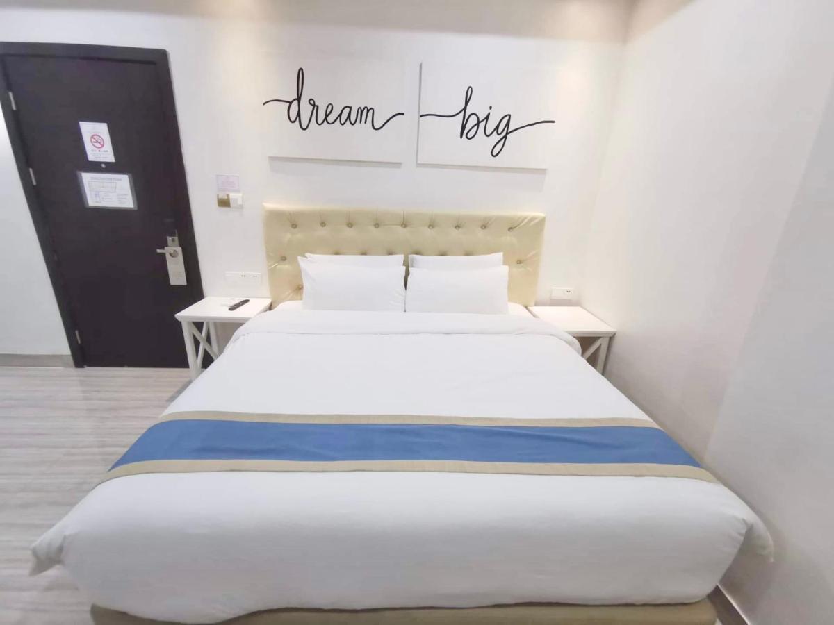 Hampton Suites Davao City Εξωτερικό φωτογραφία