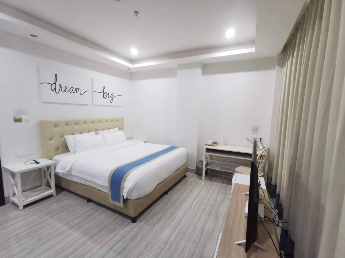 Hampton Suites Davao City Εξωτερικό φωτογραφία