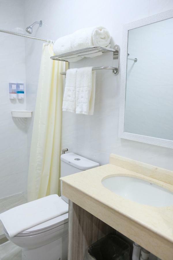 Hampton Suites Davao City Εξωτερικό φωτογραφία