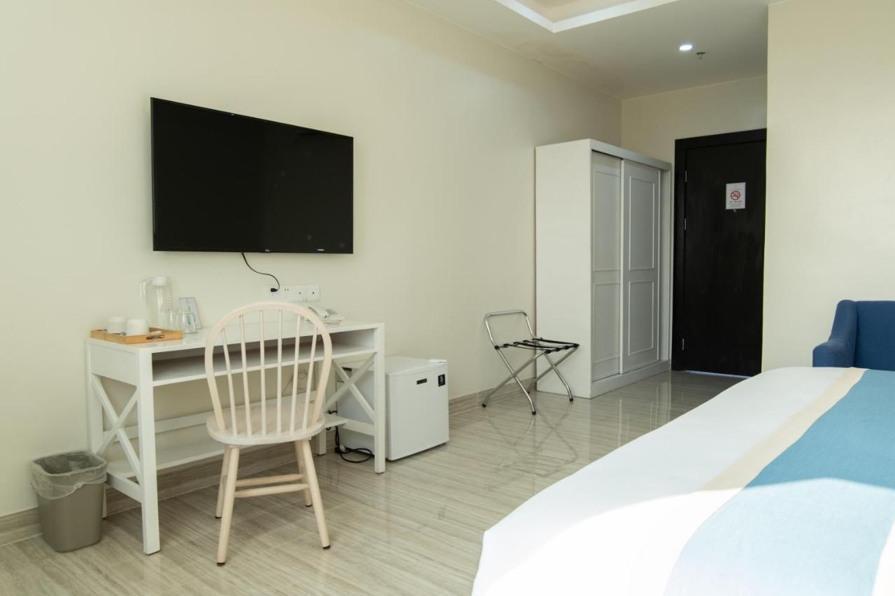 Hampton Suites Davao City Εξωτερικό φωτογραφία